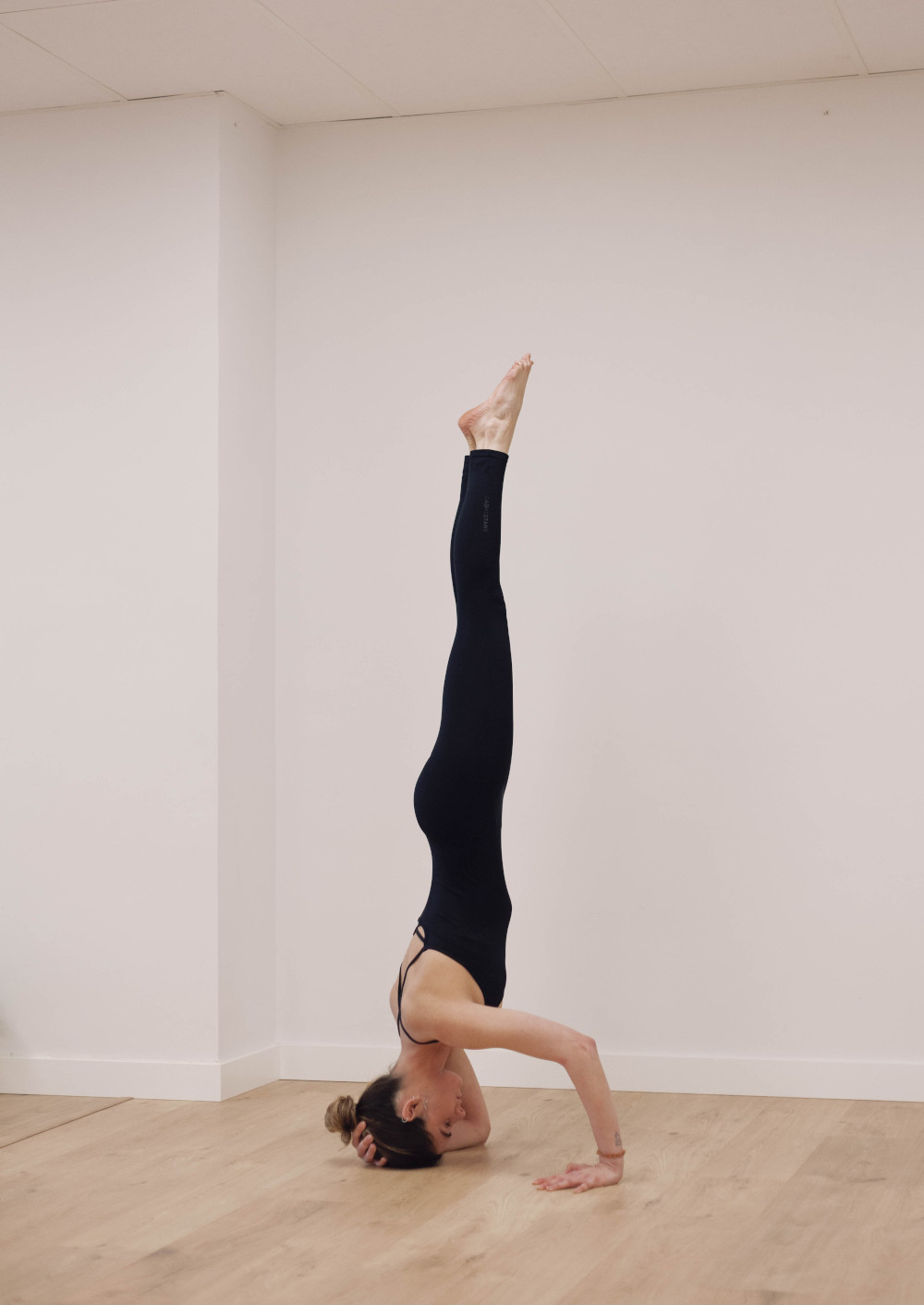 E.O Este espacio te permitirá profundizar en el yoga, crear espacios contigo misma y conocerte más.